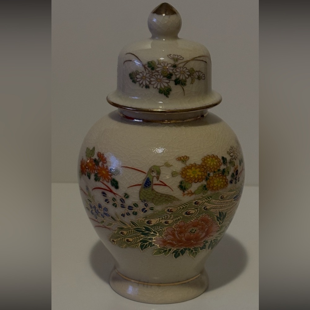 Vintage Sato Garden.Peacocks & Peonies Urn/Ginger Jar w/ Lid OMC
Japan